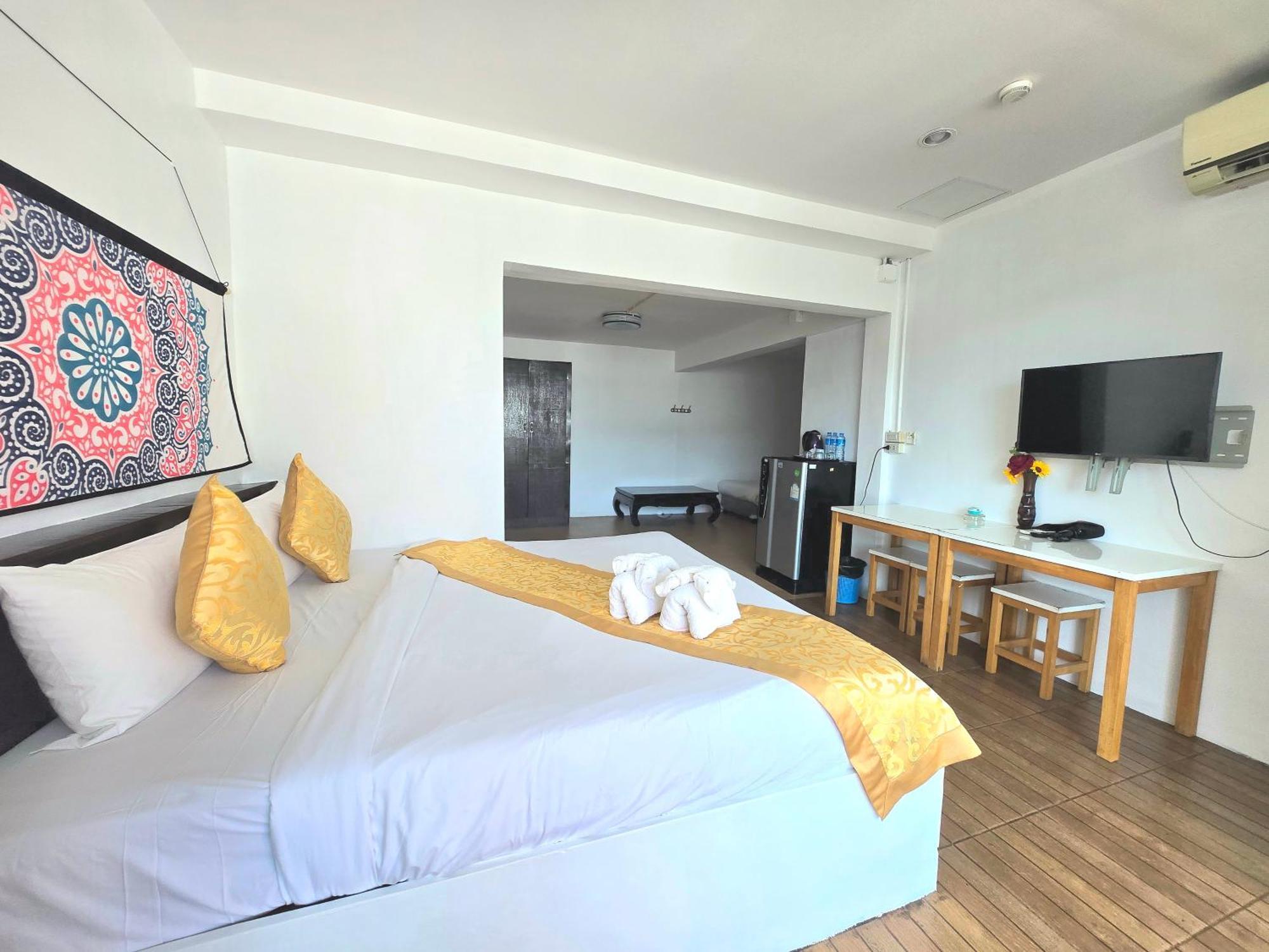 Happy 99 Guest House Patong Exterior photo